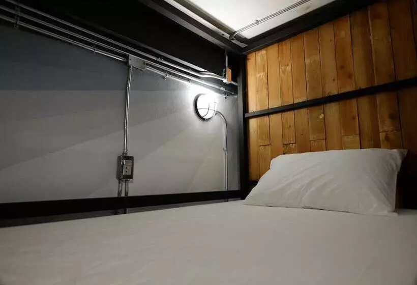 هتل Sleepcase Hostel