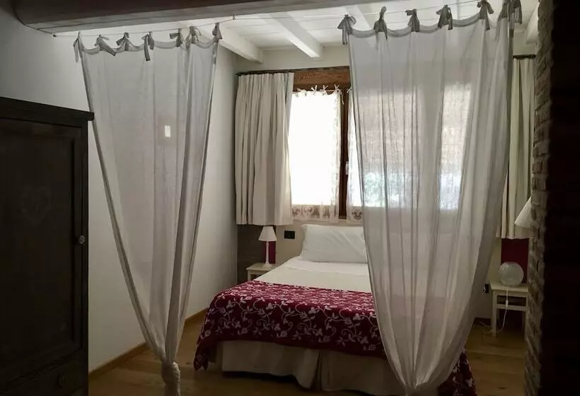 Hotelli Agriturismo Corte Rocca