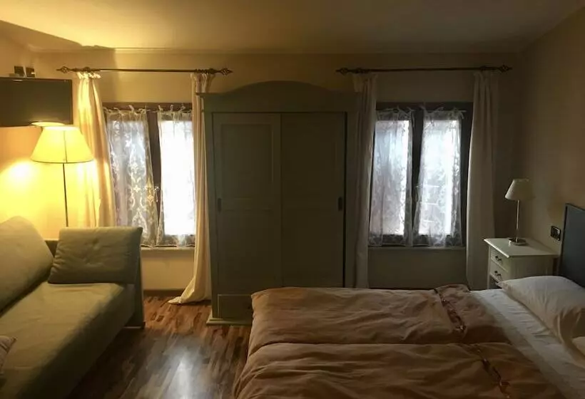 Hotelli Agriturismo Corte Rocca