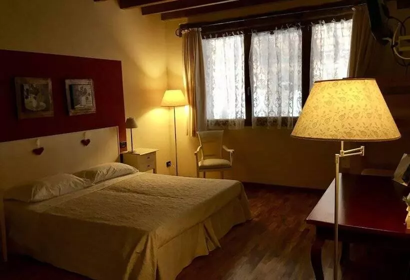 Hotelli Agriturismo Corte Rocca