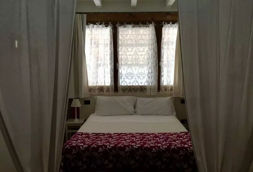 Hotelli Agriturismo Corte Rocca