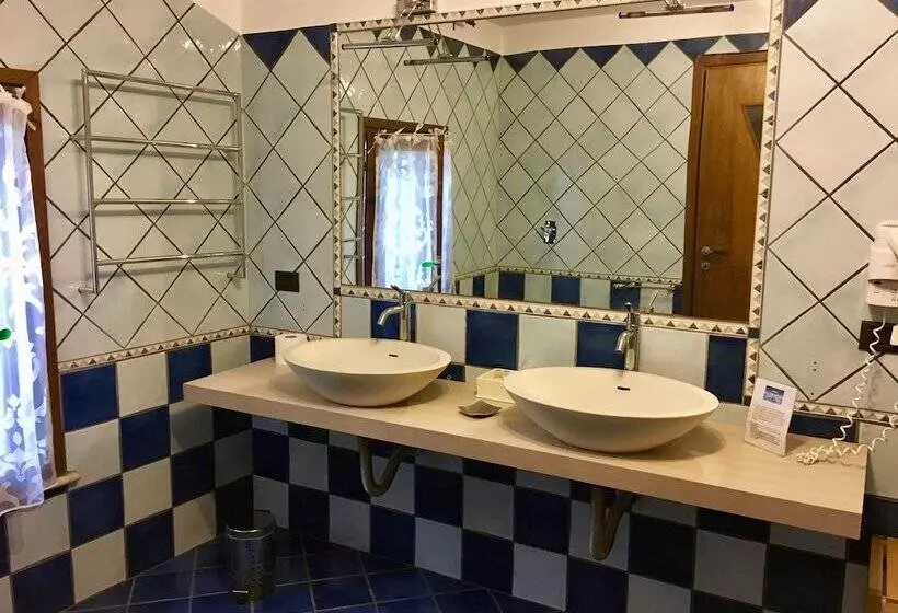 Hotelli Agriturismo Corte Rocca