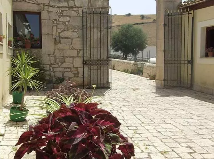 هتل Antica Cascina Resort