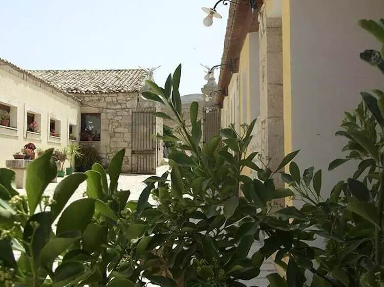 هتل Antica Cascina Resort