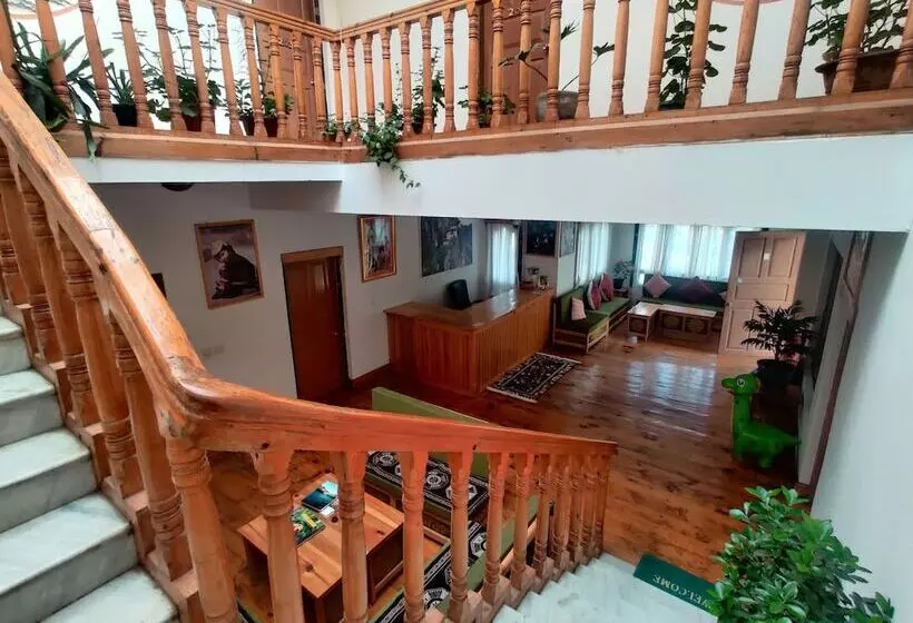 هتل Nirvana Lodge