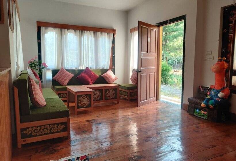 هتل Nirvana Lodge