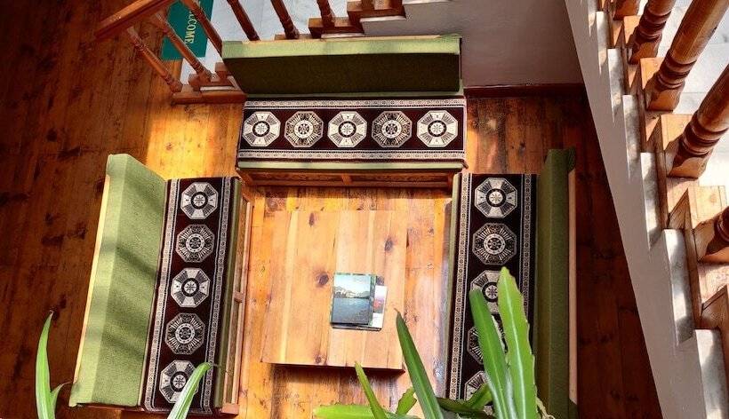 هتل Nirvana Lodge