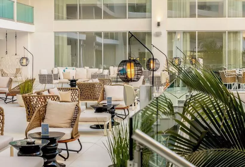 Hotelli Nissiblu Beach Resort