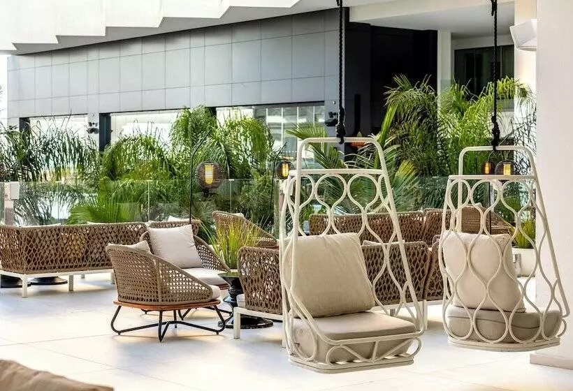 Hotelli Nissiblu Beach Resort