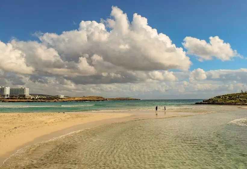 Hotelli Nissiblu Beach Resort