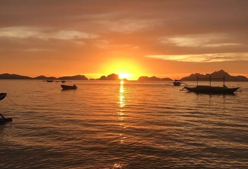 Hotel Outpost Beach Hostel Adults Only