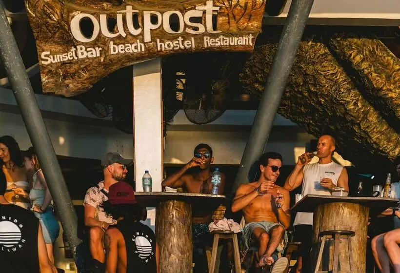 هتل Outpost Beach Hostel   Adults Only