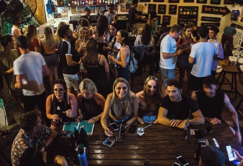 Hotel Outpost Beach Hostel Adults Only