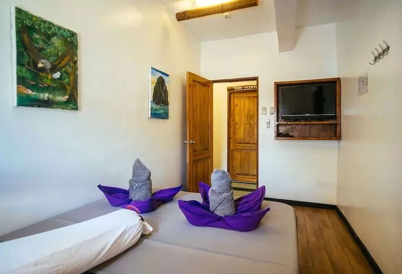 هتل Outpost Beach Hostel   Adults Only