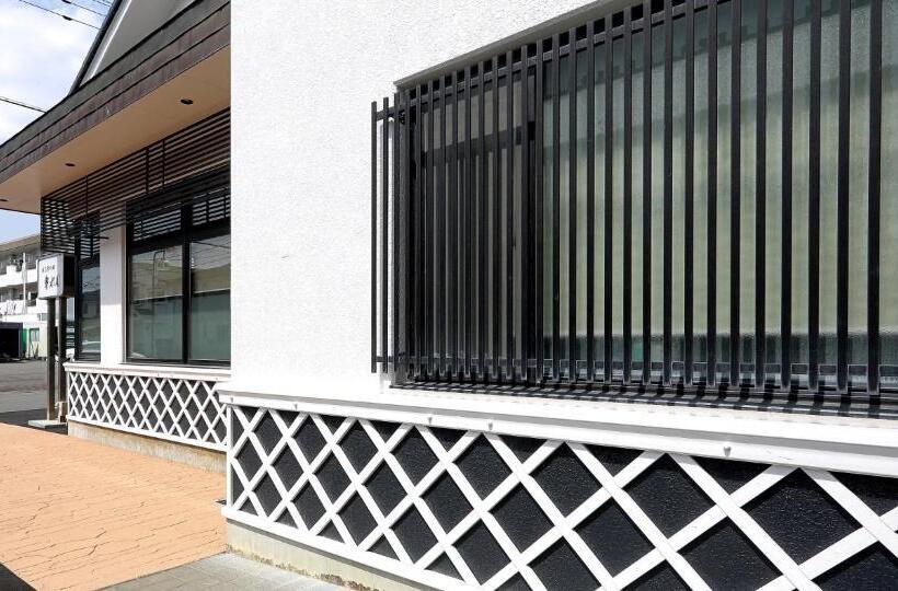 בית מלון כפרי Rakusuien