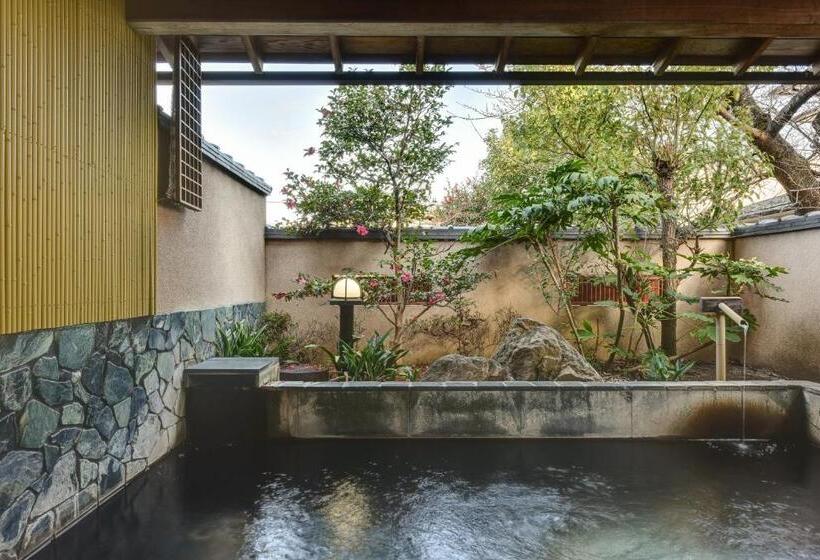 בית מלון כפרי Rakusuien