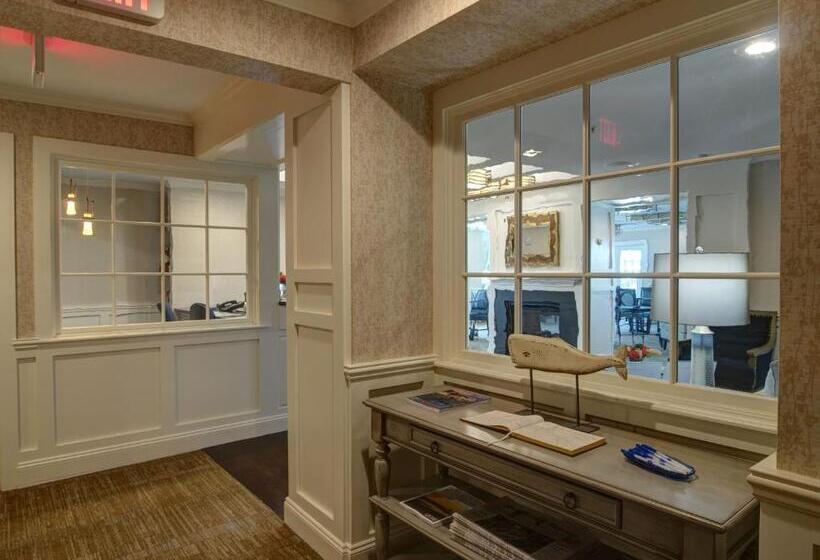 فندق Sag Harbor Inn