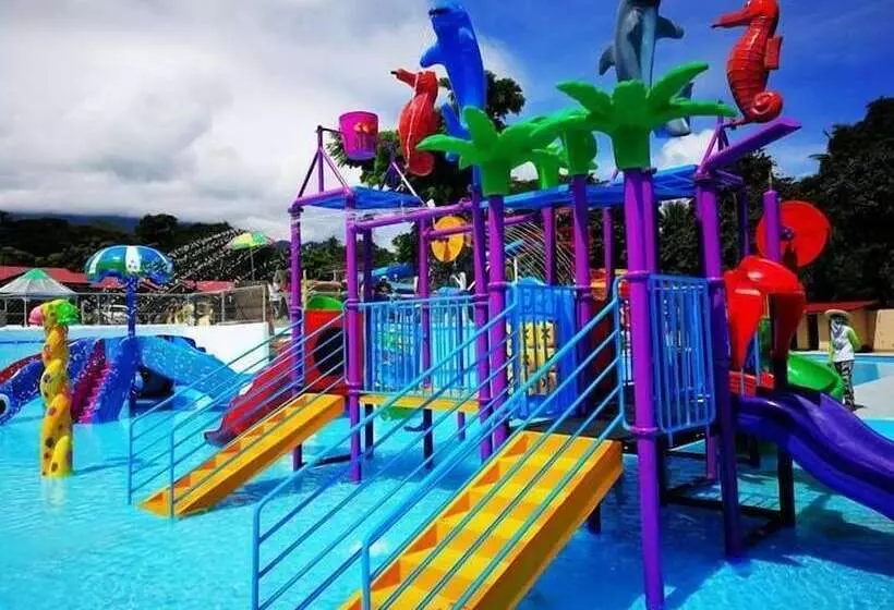 ホテル Villa Paraiso Resort & Apartelle