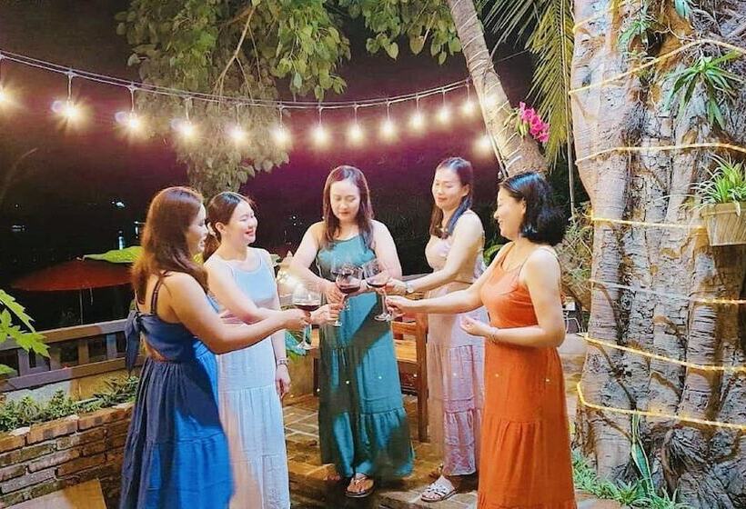 בית מלון כפרי Anisa Mekong Riverside Villa