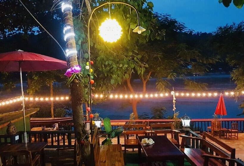 בית מלון כפרי Anisa Mekong Riverside Villa