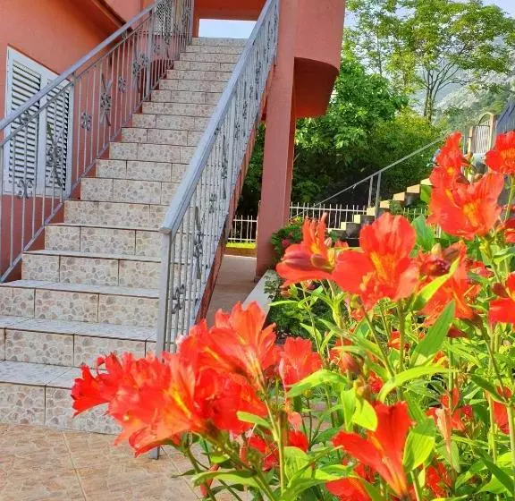 هتل Apartments Lazarevic