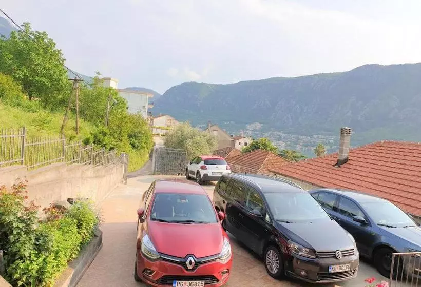 هتل Apartments Lazarevic