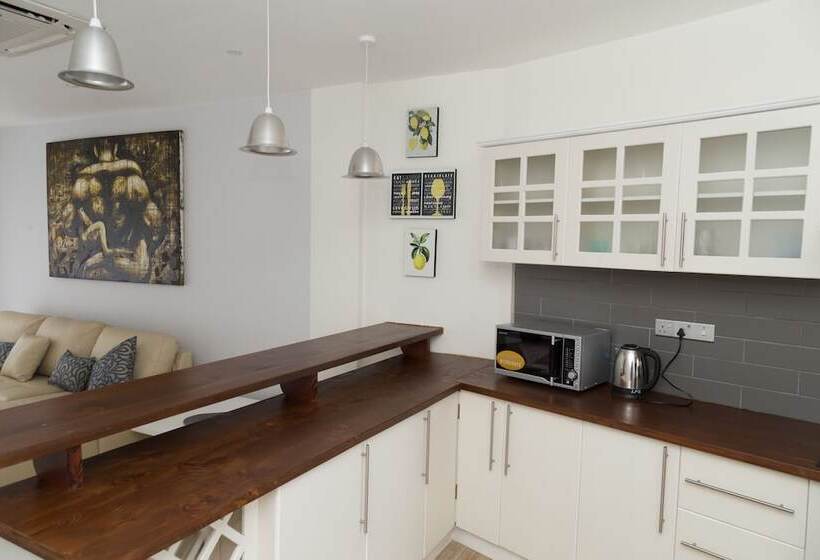 Hotel Crown Properties