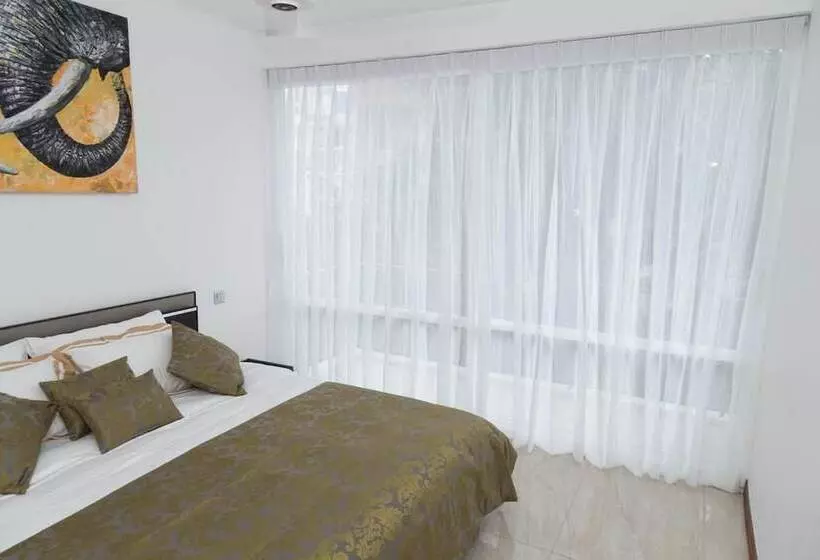 هتل Crown Properties