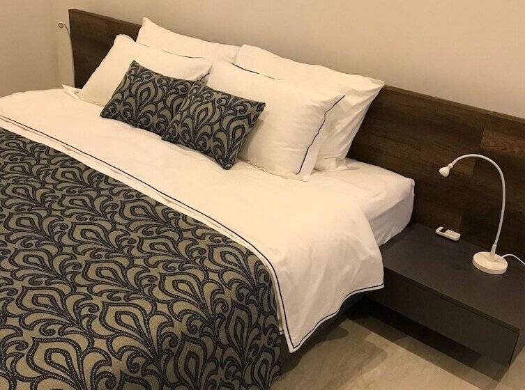 Hotel Crown Properties