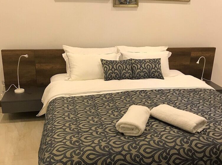 Hotel Crown Properties