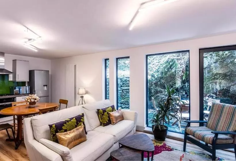 هتل Dome House