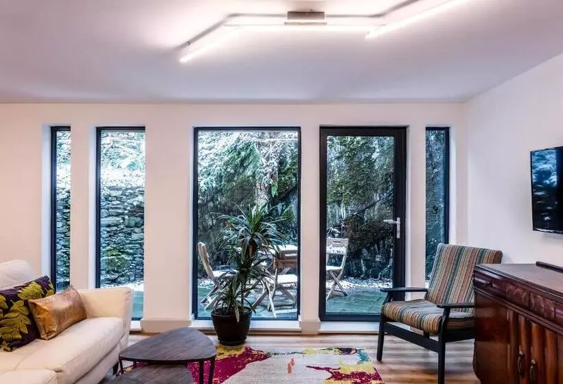 هتل Dome House