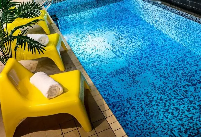 هتل Dome House