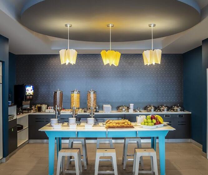 فندق One Monterrey Tecnológico