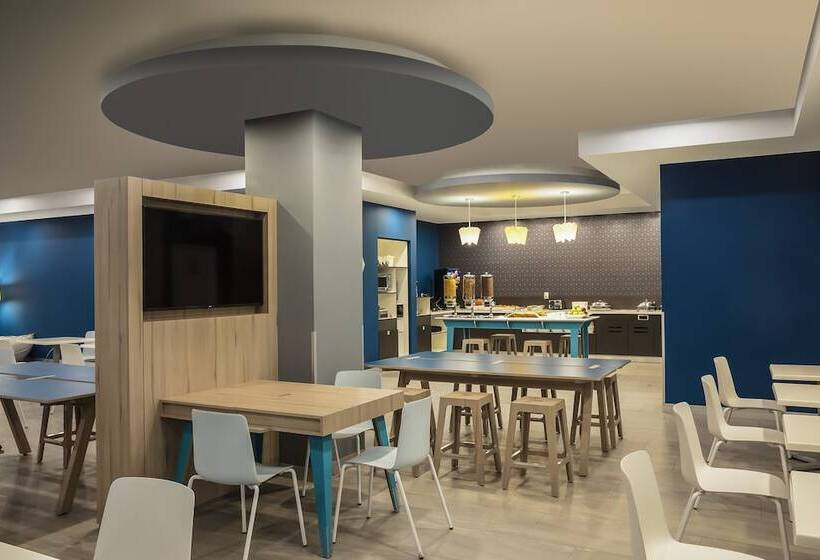 فندق One Monterrey Tecnológico