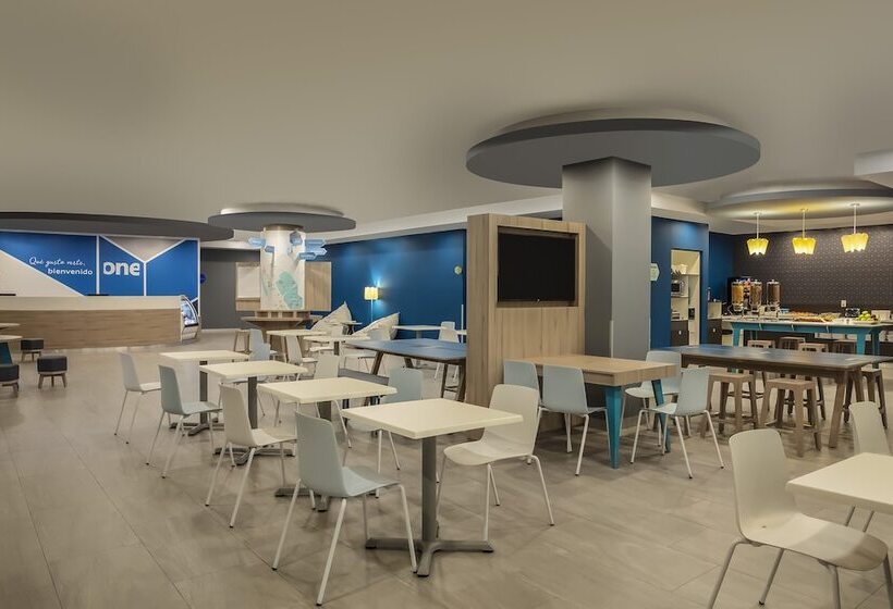 فندق One Monterrey Tecnológico