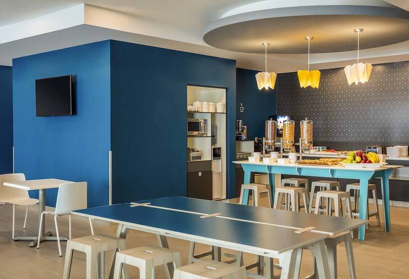 فندق One Monterrey Tecnológico