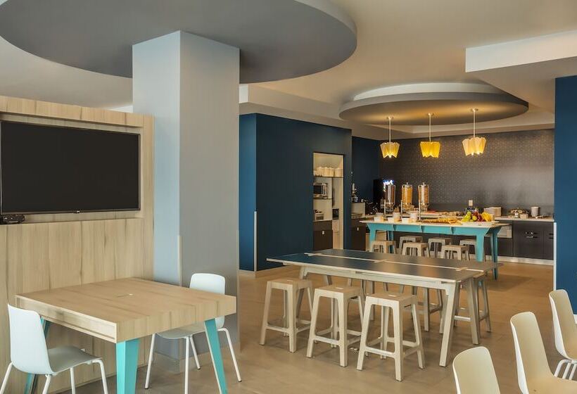 فندق One Monterrey Tecnológico