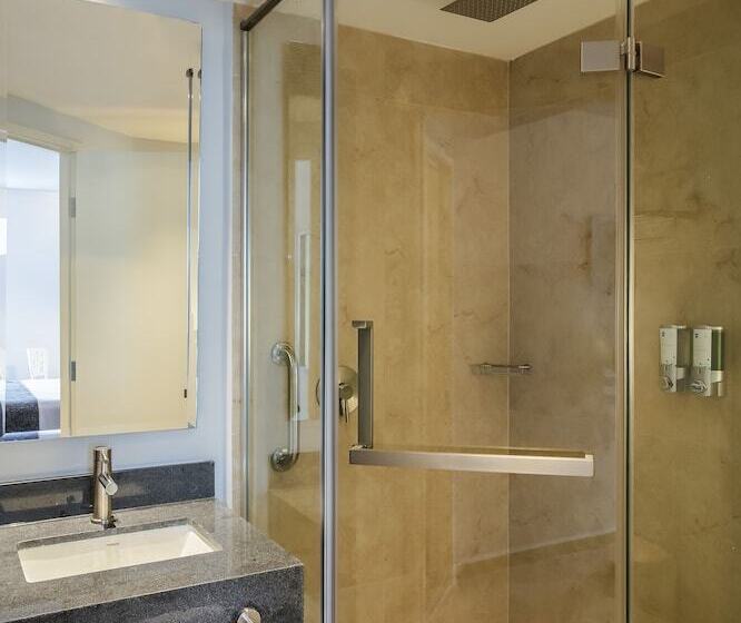 فندق One Monterrey Tecnológico