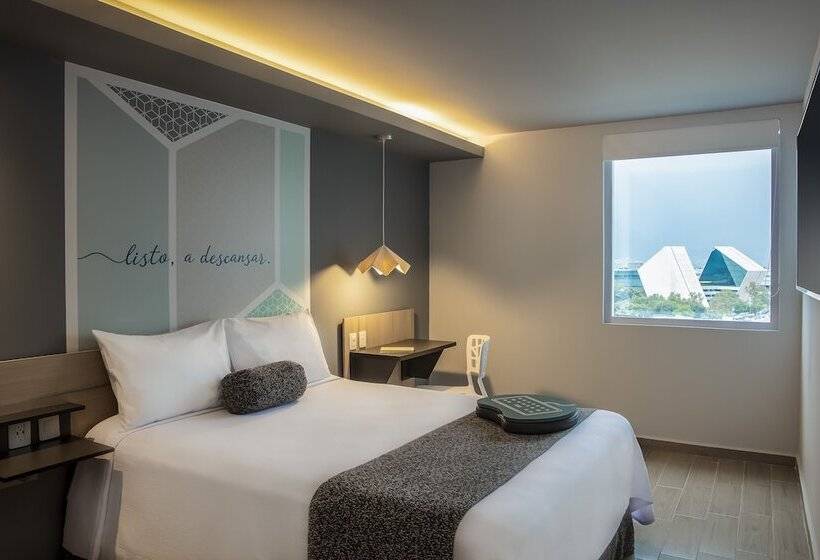 فندق One Monterrey Tecnológico