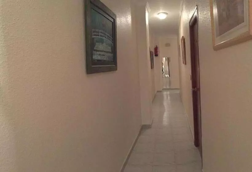 ホテル Pension La Linea