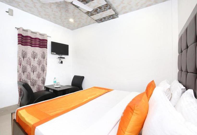 호텔 Fab Royal Plaza Zirakpur