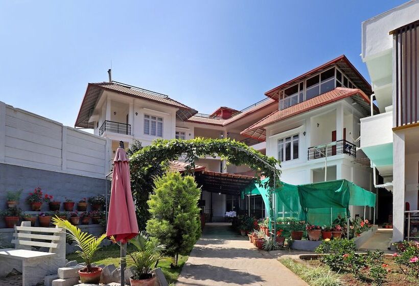 Hotelli Treebo Vrindavan, 3 Km From Madikeri Fort