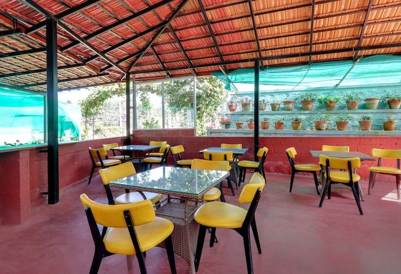 Hotelli Treebo Vrindavan, 3 Km From Madikeri Fort