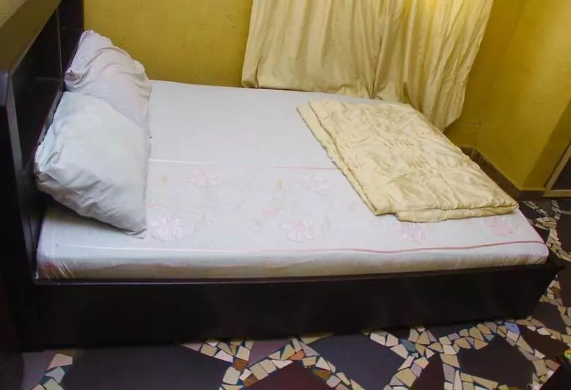 هتل Adesuwa Royal Guest House Abule