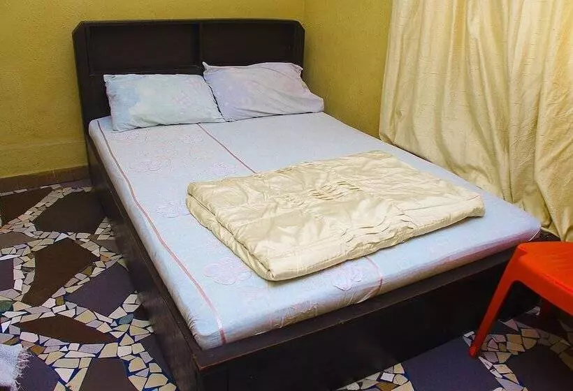 هتل Adesuwa Royal Guest House Abule