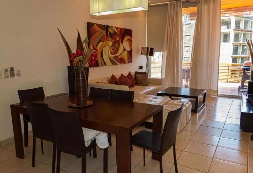 Hotelli La Joya By Destino