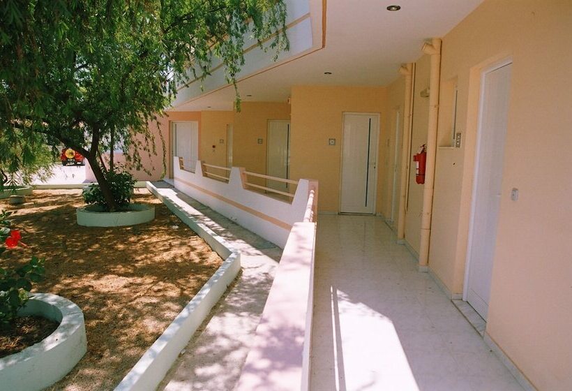 هتل Michaelo Studios