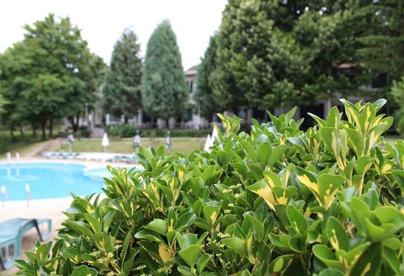 호텔 Zdravets   Free Parking