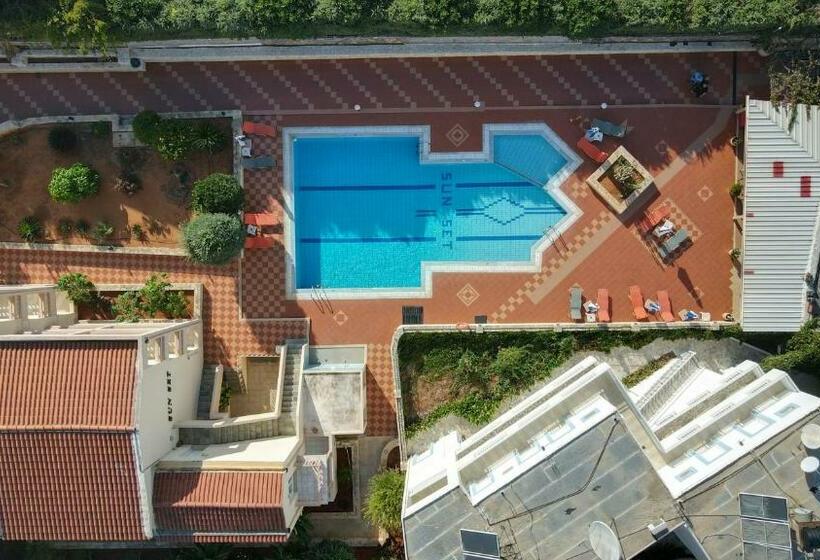 Hôtel Sunset Studios & Apartments By Estia